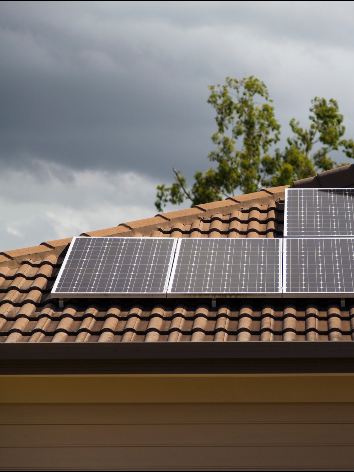 Do my solar panels produce power when the sun isn’t shining? – NetSolar solar FAQ illustration
